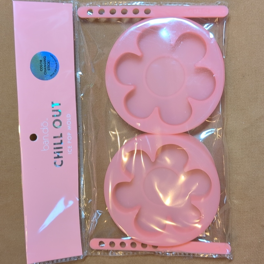Ban.do Chill Out ice pop mold with color changing sticks